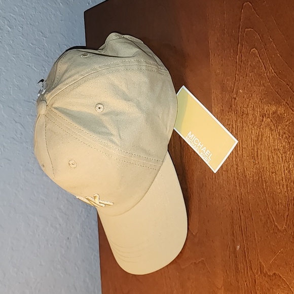 MICHAEL KORS STRAPBACK HAT - Picture 3 of 6